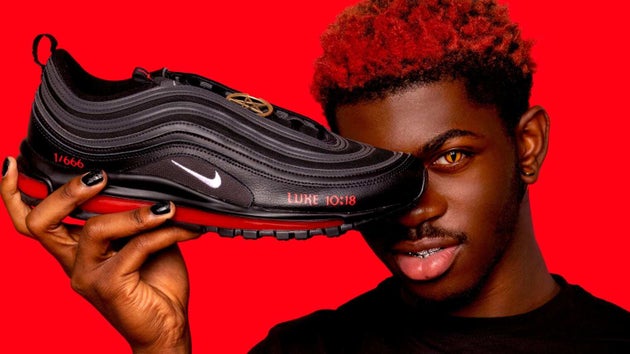 Αντιδράσεις για τα «σατανικά Nike» που περιέχουν ανθρώπινο