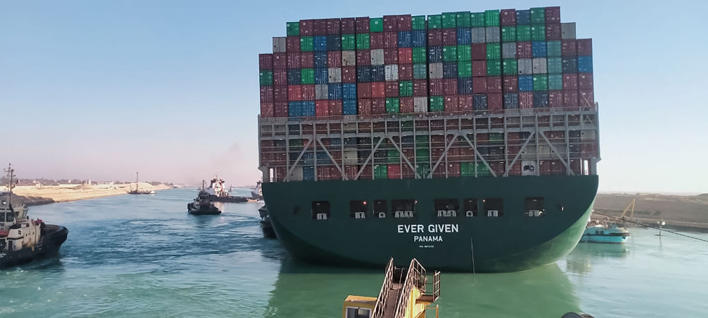 Canal de Suez: l'Ever Given a été remis à flot, le trafic reprend