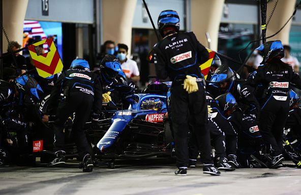 L'emballage de sandwich était venu se loger dans le conduit de frein arrière de l'Alpine de Fernando Alonso, causant la surchauffe du moteur.