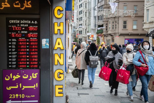 Τουρκία: Νέα βουτιά της λίρας μετά την καρατόμηση και του υποδιοικητή της κεντρικής