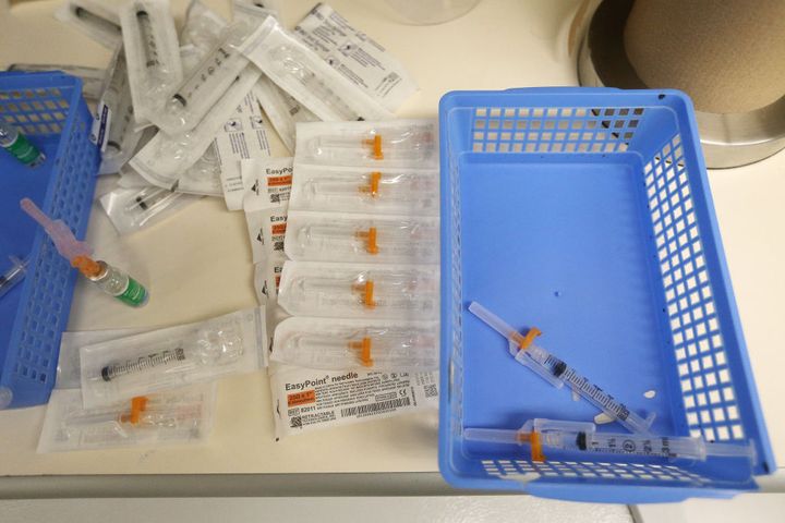 Χρησιμοποιημένα εμβόλια AstraZeneca στο Τορόντο.