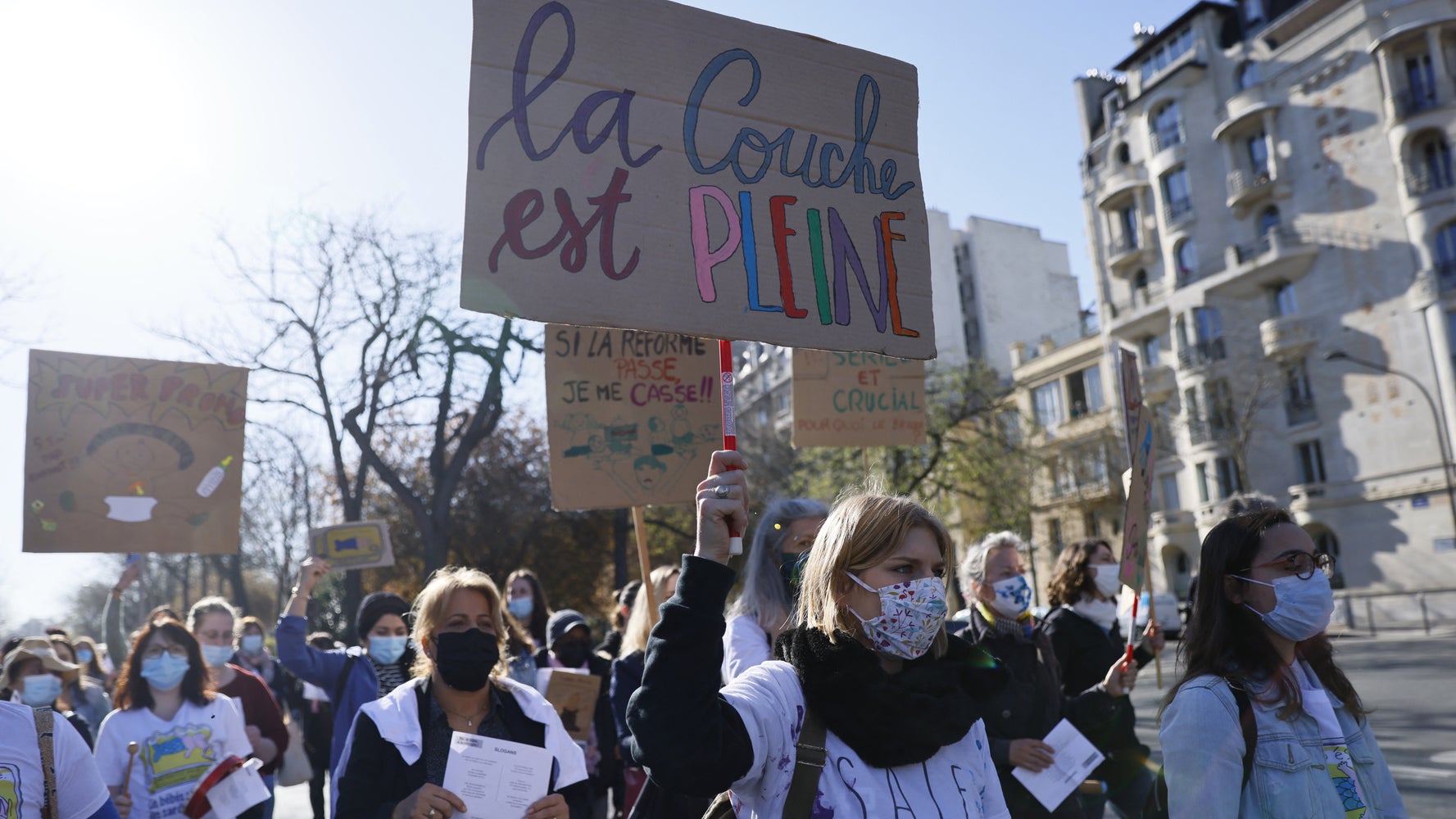 Manifestations Du Personnel Des Creches Contre La Reforme Du Mode De Garde Le Huffpost