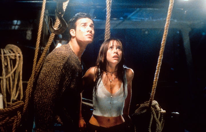 Freddie Prinze Jr and Jennifer Love Hewitt looking up in fear in a scene from the film "I Still Know What You Did Last Summer