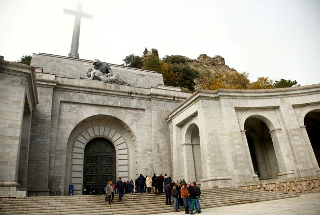 Un groupe de partisans de Francisco Franco, ici sur le site mausolée du dictateur à San Lorenzo de El Escorial, près de Madrid en Espagne, en novembre 2019.