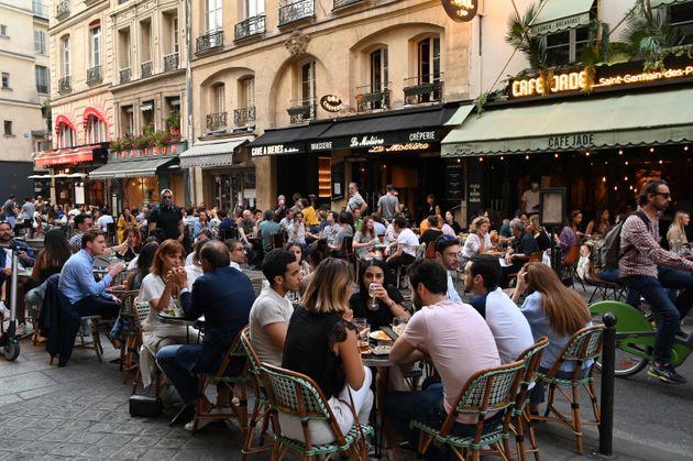 Discours de Macron: réouverture à la mi-mai de la culture et des terrasses | Le HuffPost