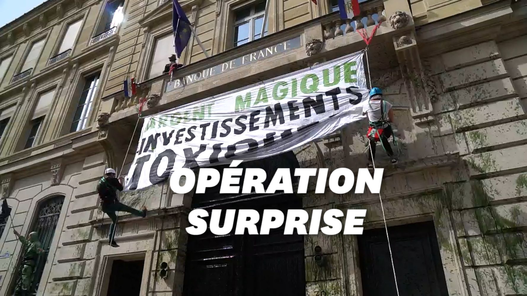 Extinction Rebellion souille la façade de la banque de France pour faire passer un message