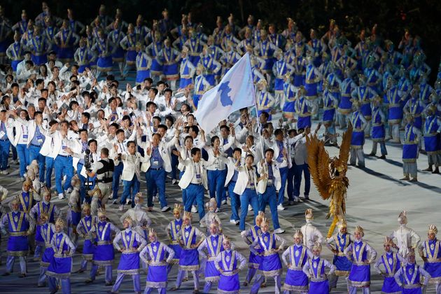 Des athlètes des deux Corées défilant ensemble lors des Asian Games 2018 en Indonésie (Photo by Fred Lee/Getty Images)