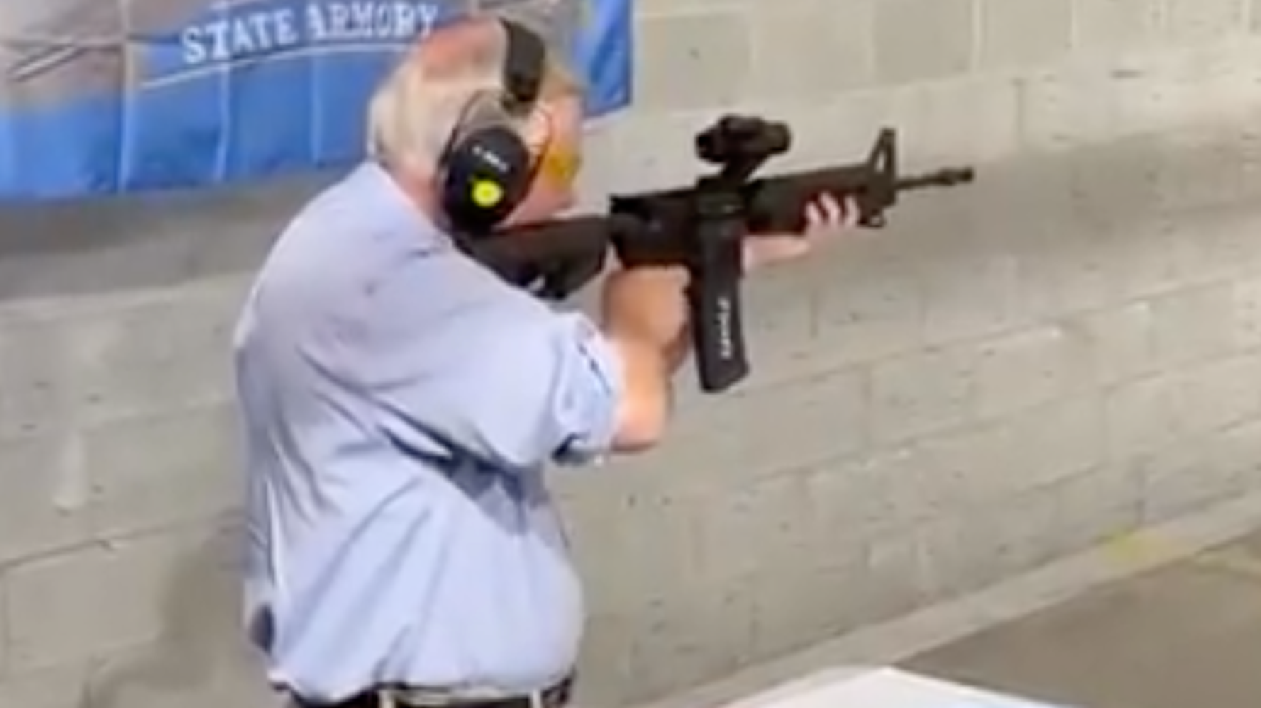 Lindsey Graham Slammed For Assault Rifle Photo-Op