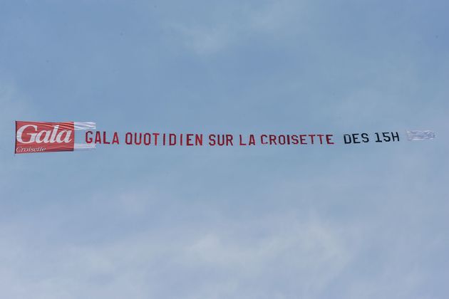 Les publicités tractées par avion, comme sur cette photo prise en mai 2010 lors du Festival de Cannes, seront interdites à partir de 2022.