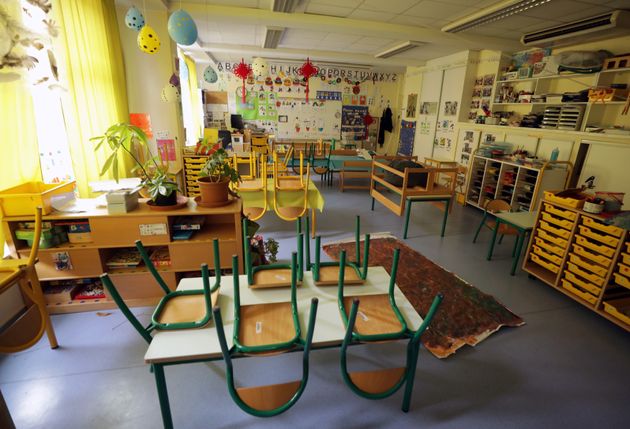 Avant le confinement des élèves, le nombre de classes fermées pour cause de Covid a explosé (photo d'illustration prise dans école de Nice en avril 2020, lors du 1er confinement)