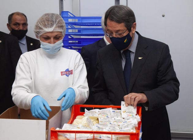 Μάρτιος 2021 Ο πρόεδρος Αναστασιάδης σε επίσκεψη εργοστασίου παραγωγής χαλουμιού