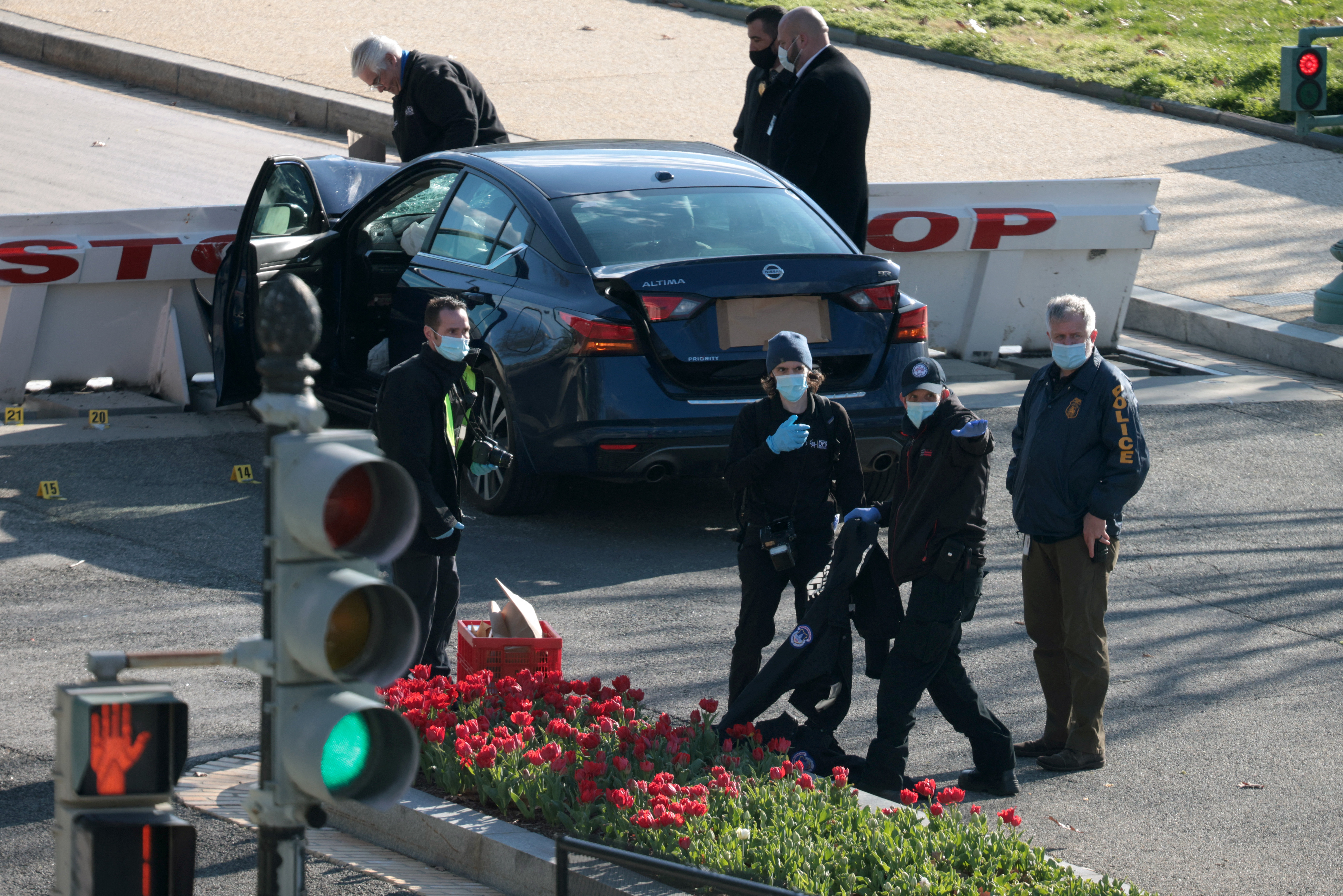 Attaque du Capitole: Ce que l'on sait de l'assaillant et du policier tué