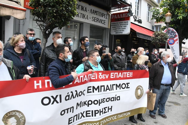 Δαιμαρτυρία του εμπορικού Συλλόγου Πάτρας για την απόφαση να μην ανοίξουν σήμερα τα καταστήματα της πόλης.
