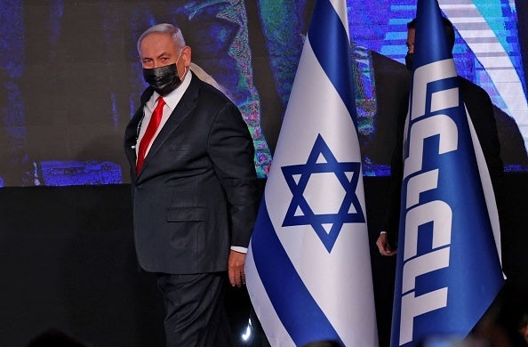 24 Μαρτίου 2021. Ο Μπένιαμιν Νετανιάχου ετοιμάζεται να απευθυνθεί σε υποστηρικτές του μετά το τέλος της εκλογικής διαδικαδίας στο Ισραήλ. (Photo by EMMANUEL DUNAND / AFP) (Photo by EMMANUEL DUNAND/AFP via Getty Images)