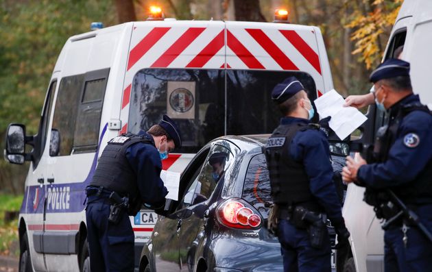 Depuis lundi 5 avril, 19 heures, les mesures sanitaires liée au 3e confinement annoncé par Emmanuel Macron sont officiellement entrées en vigueur, sans tolérance possible (photo d'illustration de novembre 2020, à Paris).