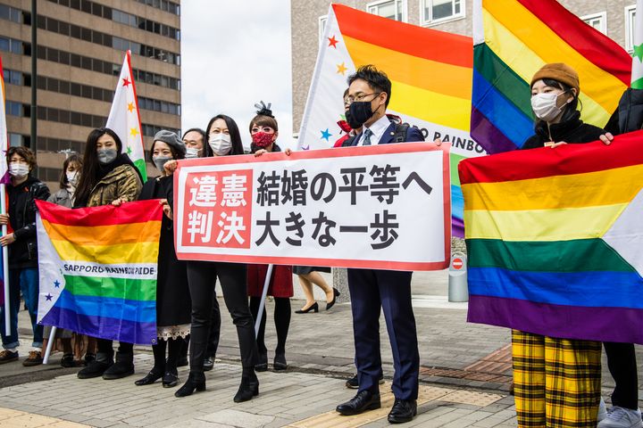 「同性婚を認めないのは憲法違反」として札幌地裁は2021年3月、日本で初めて違憲判決を下した