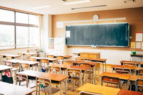 教室 着替え 盗撮小学生  自撮り  裸 中学生なのに男女同じ教室で着替え」。耳を疑うブラック校則、保護者から寄せられた“生の声”を紹介します | ハフポスト NEWS