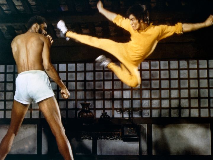 Kareem Abdul-Jabbar and Bruce Lee on the set of 