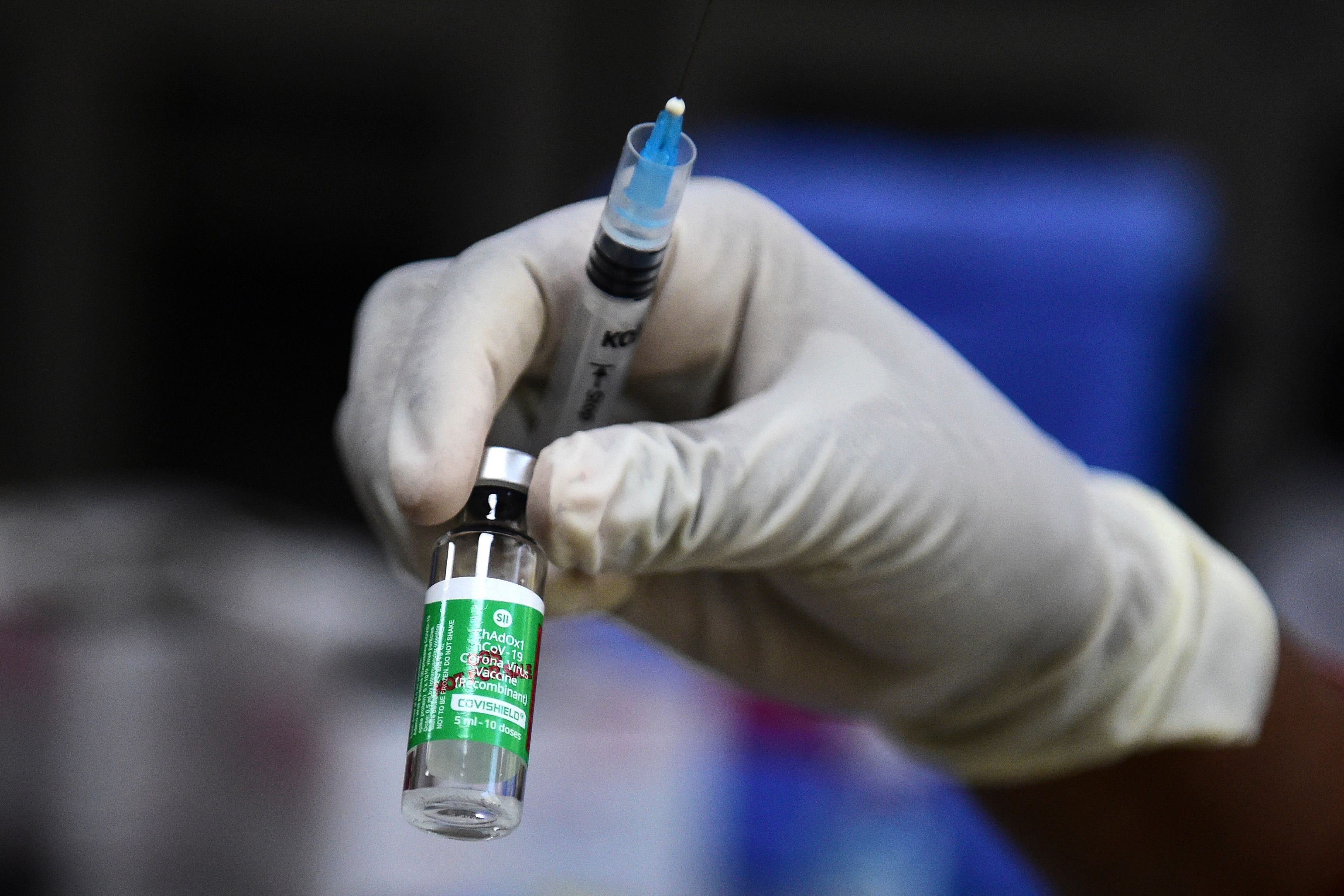 Astrazeneca: les thromboses sont un "effet secondaire très rare" du vaccin, annonce l'agence européenne du médicament
