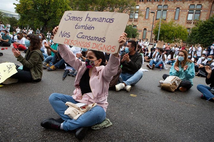 Decenas de MIR se manifiestan en Barcelona el pasado mes de octubre.
