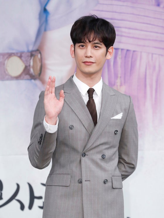 박기웅