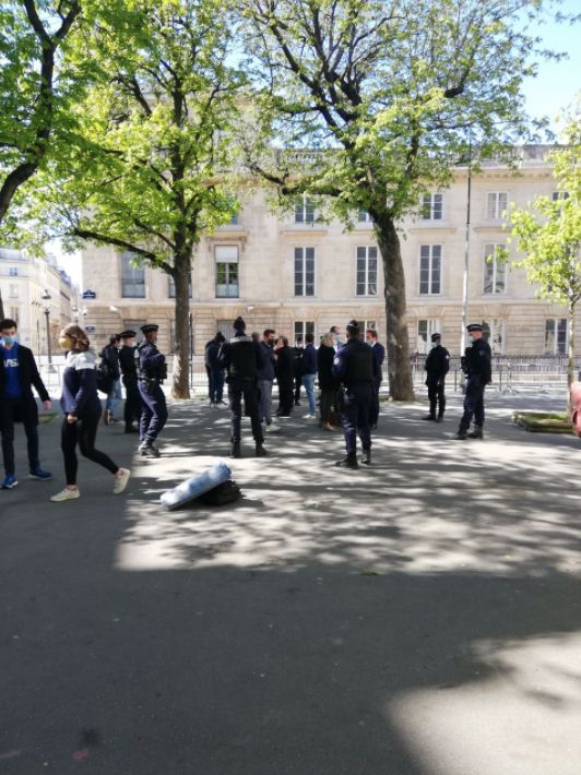 Des causementaires verbalisés devant l'Assemblée? La préfecture de police s'explique