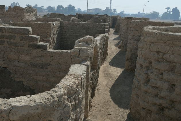 La ville antique, découverte près de Louxor, au sud de l'Egypte, est 