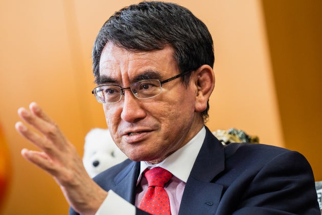 ハフポスト日本版の取材に応じる河野太郎行政改革担当相(2021年4月9日撮影)