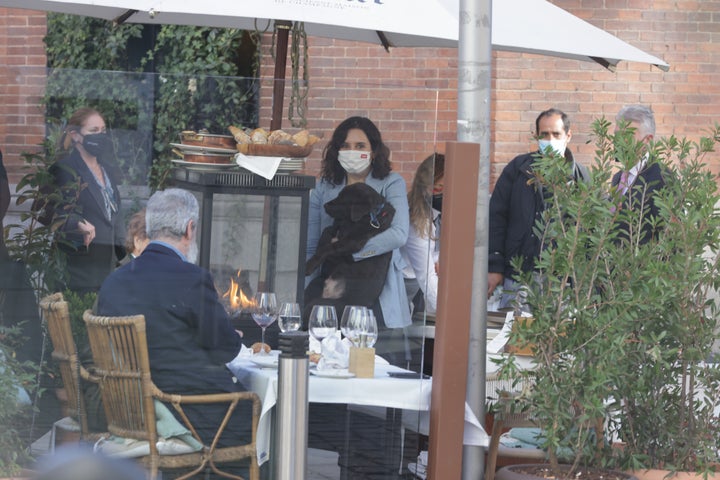 Rodríguez y Ayuso en una terraza en Madrid