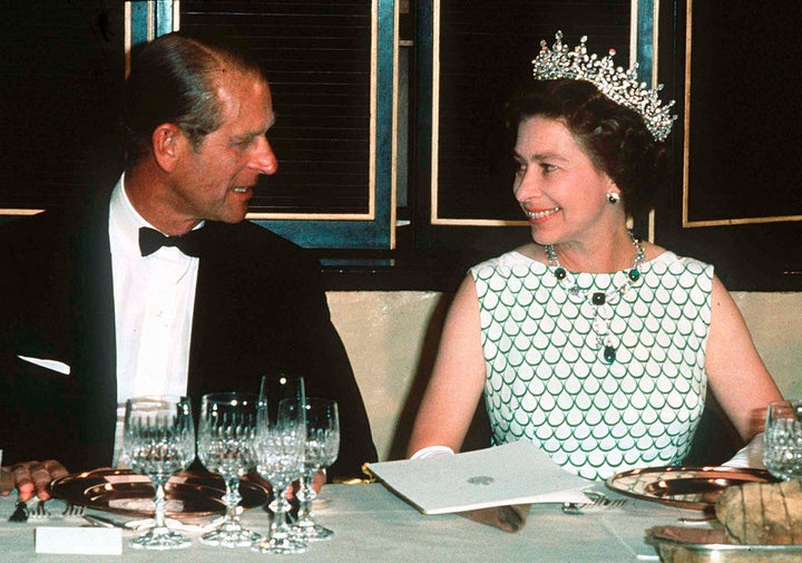 La reina Isabel y el duque de Edimburgo en una cena oficial en 1970
