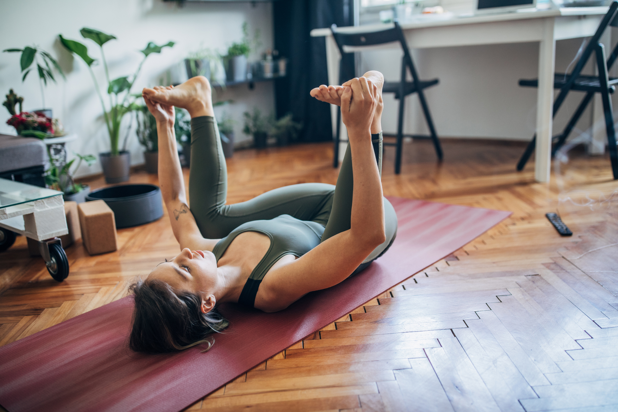 8 IT Band Yoga Stretches [Relieve Tightness & Prevent Pain] - Welltech