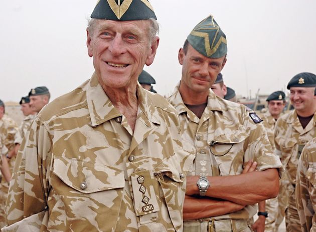 イラクに駐留するイギリス軍を訪問したフィリップ殿下（2006年）