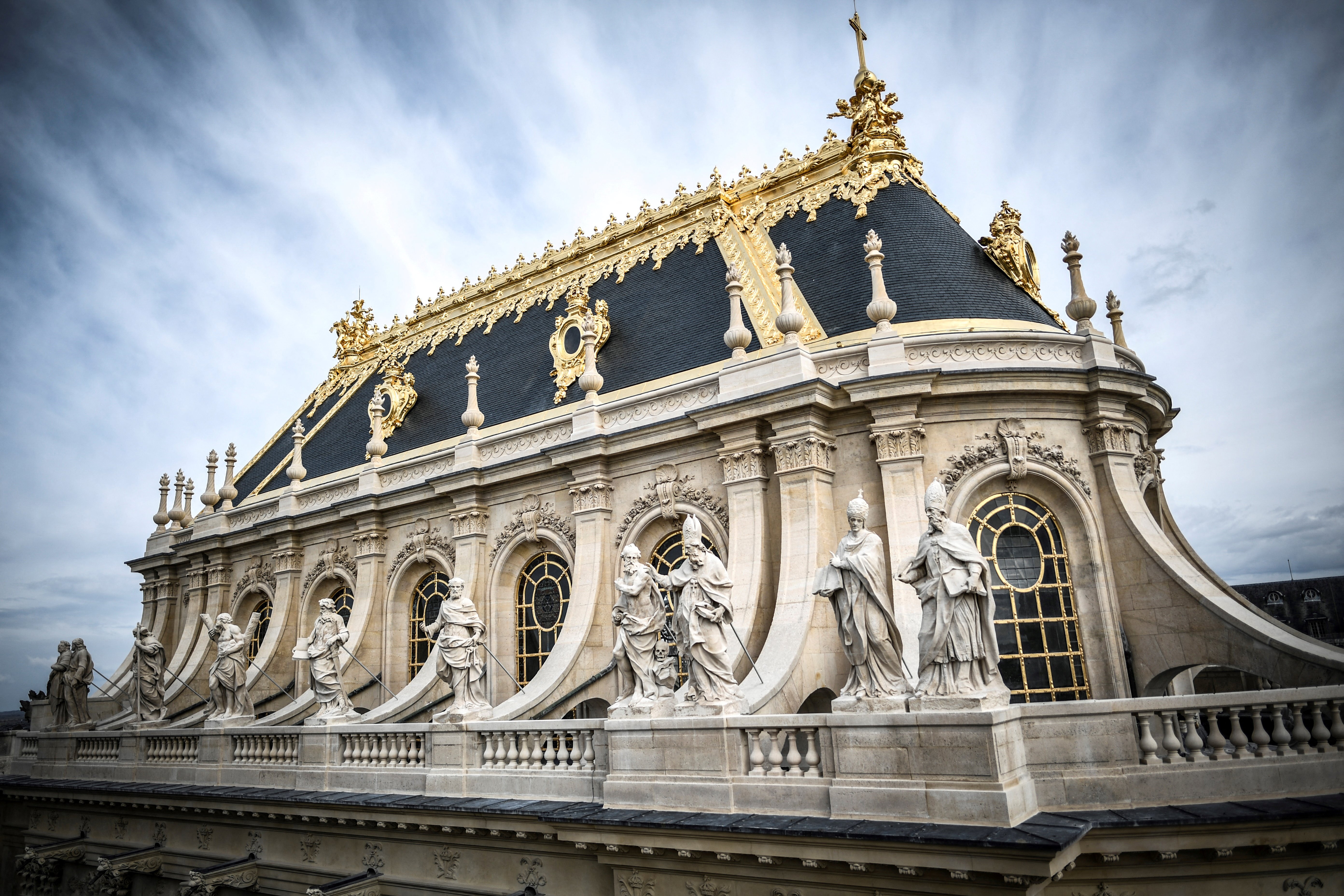Versailles: la chapelle royale et le cabinet du roi restaurés en images