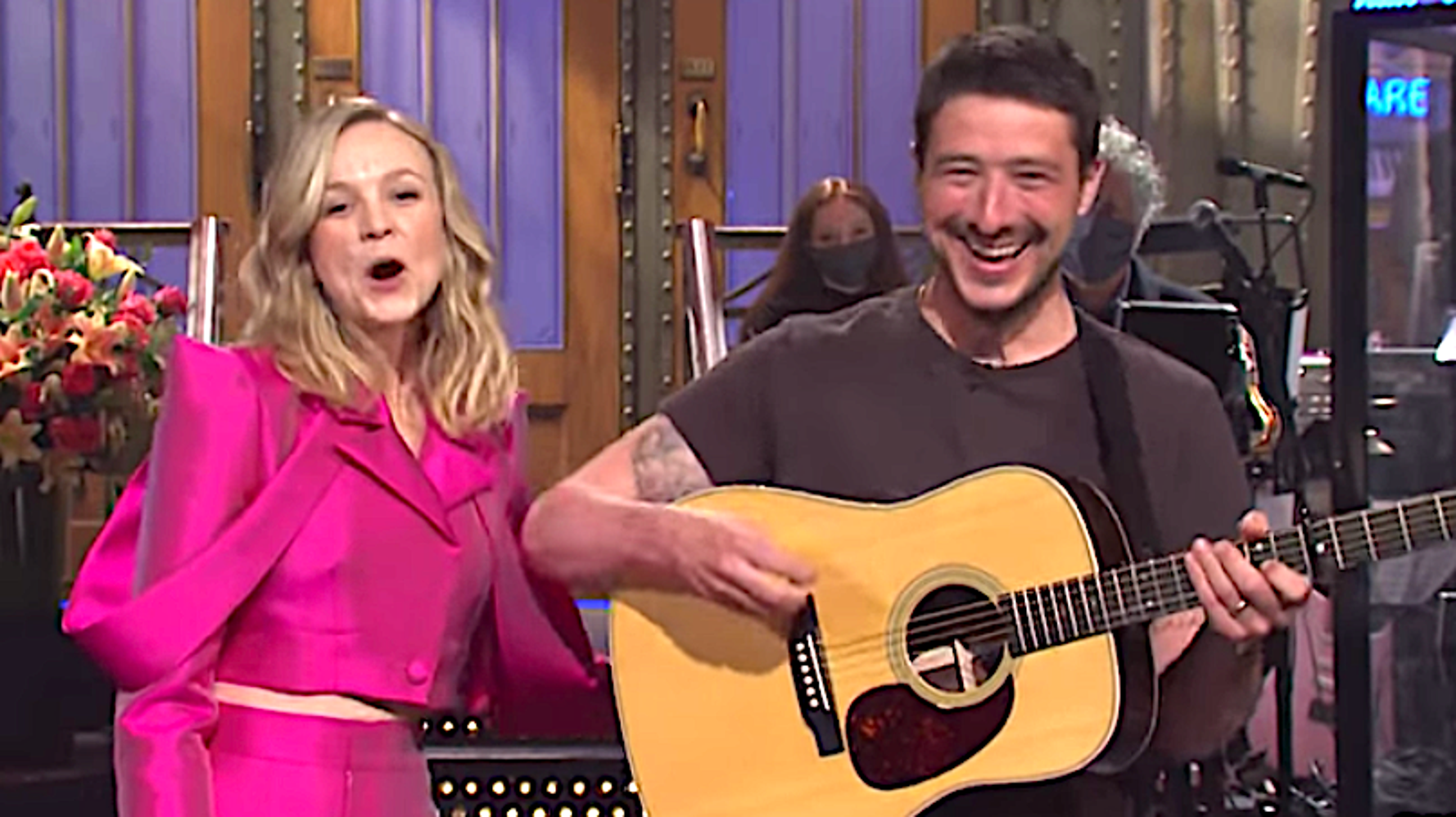 Mumford And Sons Frontman Tries To Steal 'SNL' Monologue Spotlight From