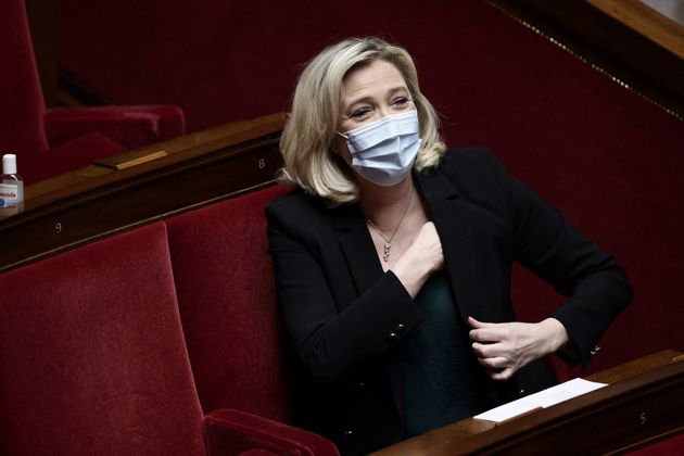 Marine Le Pen photographiée à l'Assemblée nationale le 1er