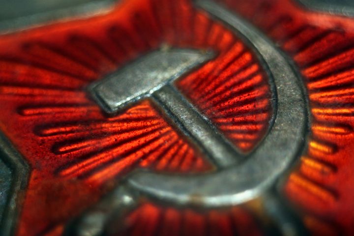 La hoz y el martillo, símbolos comunistas.