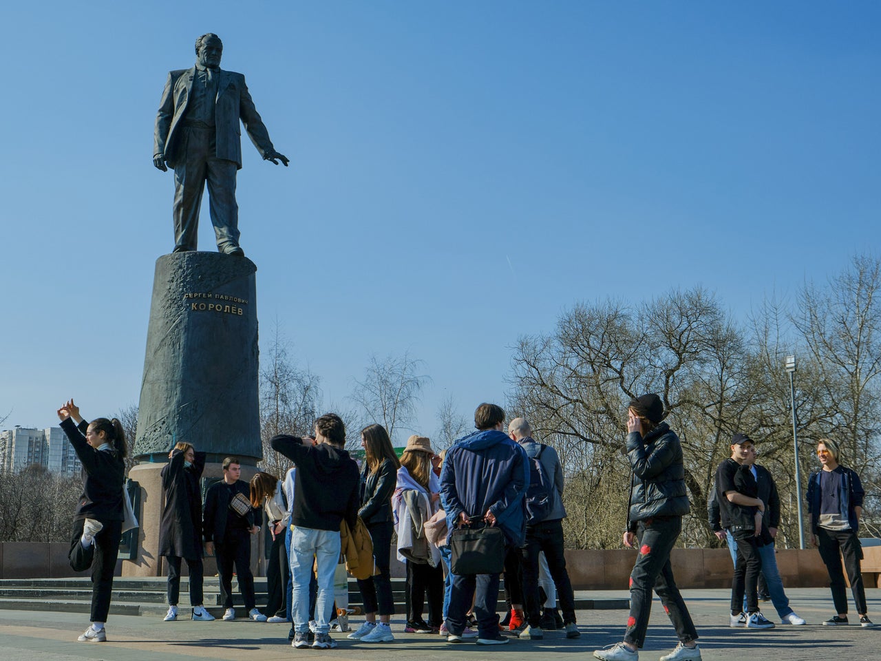 Άγλαμ που απεικονίζει τον επιστήμονα και σχδιαστή Σερκγκέι Πάβλοβιτς Κορολιόφ. Ήταν υπεύθυνος για τις προετοιμασίες της εκτόξευσης Γκαγκάριν, του πρώτου ανθρώπου στο διάστημα, και για το πρόγραμμα Βοσχόντ. 