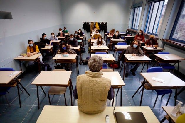 Scuola: stop alle vaccinazioni per i professori, chi ha perso il turno non recupera Scuola: stop alle vaccinazioni per i professori, chi ha perso il turno non recupera