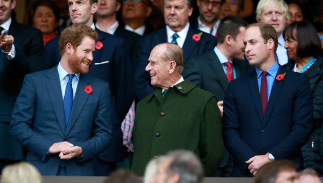 De gauche à droite: le prince Harry, prince Phillip et le prince William, réunis ici à Londres au mois d'octobre 2015 (photo d'archives)