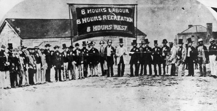 Αυστραλία 1858 - Σωματείο Εργαζομένων γιορτάζει την 3η επέτειο της καθιέρωσης του εργασιακού οκτωάρου.