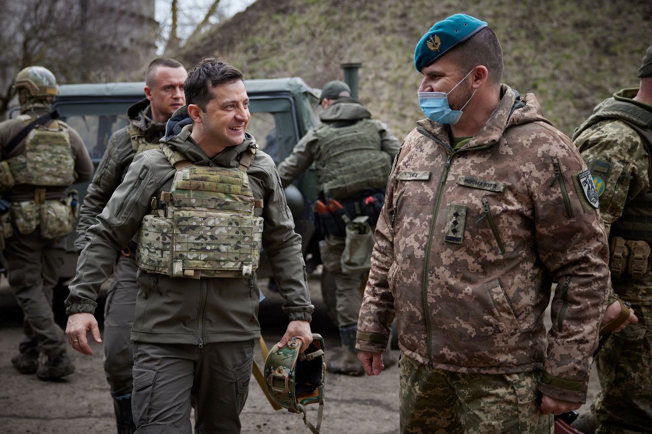 Συνομιλίες Ζελένσκι με στρατιώτες στη πρώτη γραμμή 