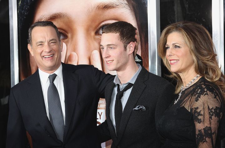Ο Τσετ με τους διάσημους γονείς του πριν από δέκα χρόνια στην Νέα Υόρκη. 
