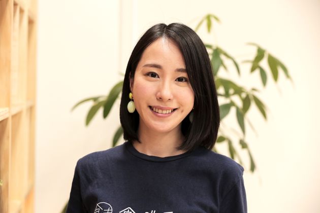秋元里奈：（あきもと・りな）1991年生まれ。神奈川県出身。食べチョク代表。DeNA退社後、2016年に農業支援ベンチャー・ビビッドガーデンを創業。翌年にオンライン直売所「食べチョク」を開始する。2021年2月、『365日 #Tシャツ起業家』を出版。