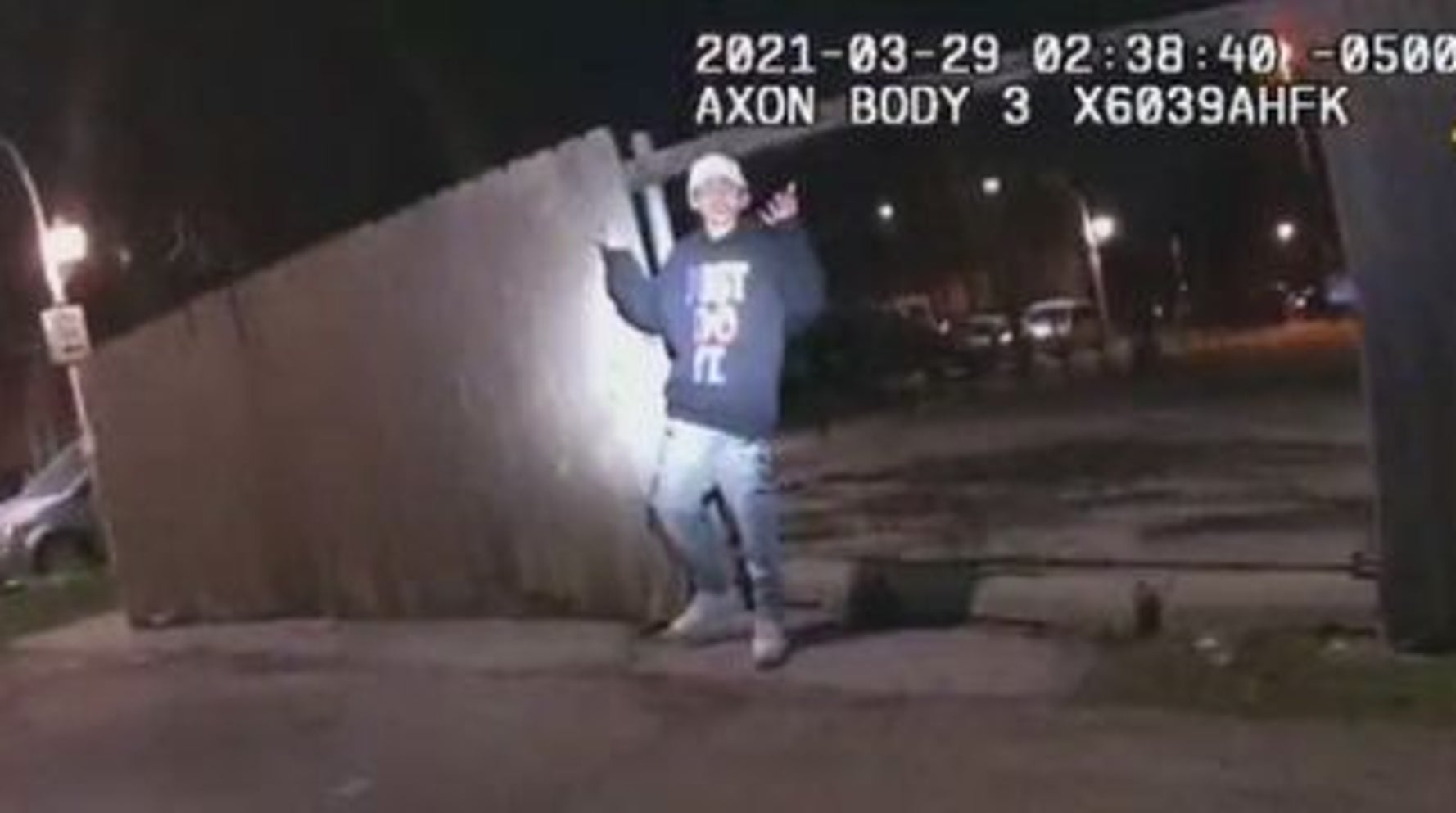 両手をあげた13歳を警察官が射殺 ボディカメラ映像で 銃は持っていなかった ハフポスト 両手をあげた13歳を警察官が射殺 ボディカメラ映像で 銃は持っていなかった ハフポスト