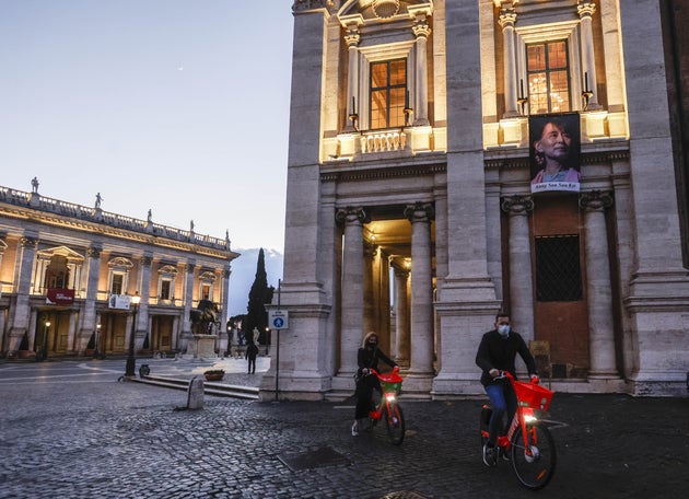 Anche il tempo invecchia Anche il tempo invecchia