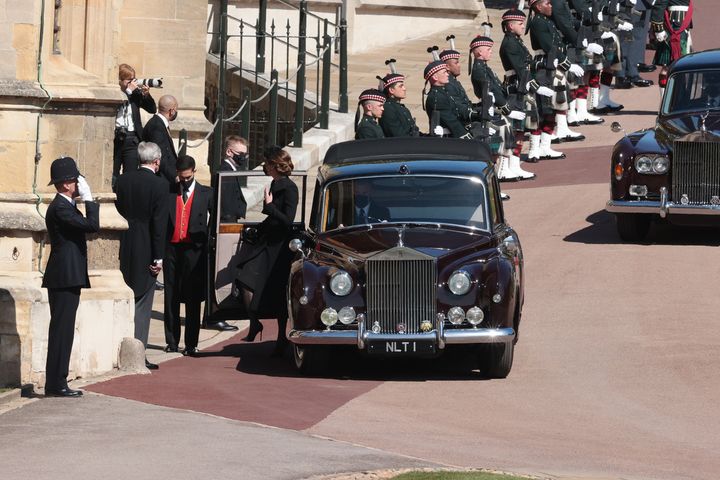 Η Κέιτ Μίντλετον φθάνει στο κάστρο του Ουίνσδορ για την κηδεία του Φίλιππου.