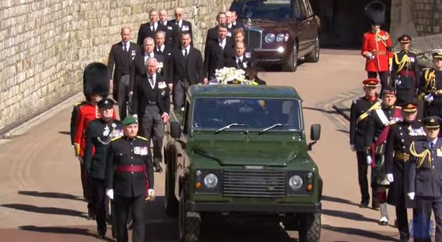 Obsèques de Philip: les images de son cercueil transporté depuis le château de Windsor