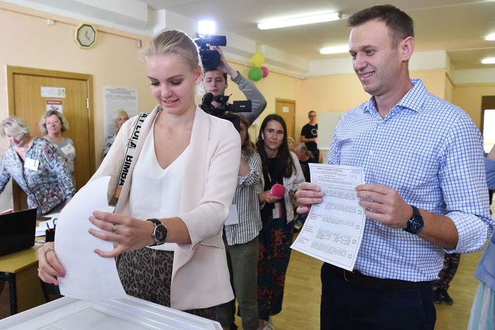 Russian opposition activist Alexei Navalny (R) looks on as his daughter Daria casts her vote at a polling station during to the Moscow city Duma election in Moscow on September 8, 2019. - Russians vote in local and regional elections on September 8, 2019. (Photo by Vasily MAXIMOV / AFP) (Photo credit should read VASILY MAXIMOV/AFP via Getty Images)