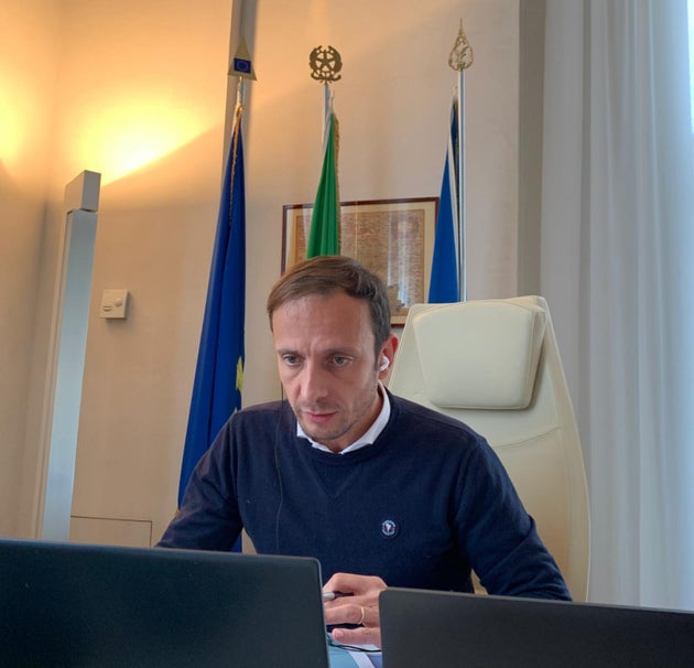 Fedriga: "Sulle scuole bisogna rivedere gli orari, ho chiesto incontro al governo" Fedriga: "Sulle scuole bisogna rivedere gli orari, ho chiesto incontro al governo"