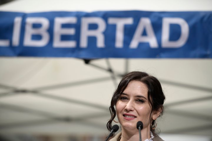La presidenta de la Comunidad de Madrid y candidata del PP a la reelección, Isabel Díaz Ayuso, interviene en un acto de campaña en Chamberí, en Madrid.